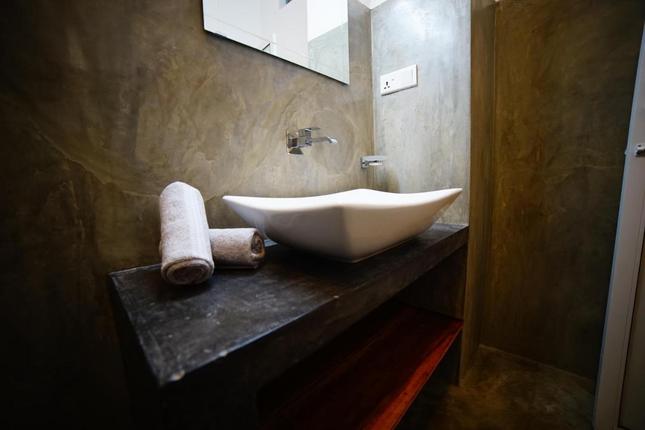 Island Life Hotel Негомбо Екстериор снимка