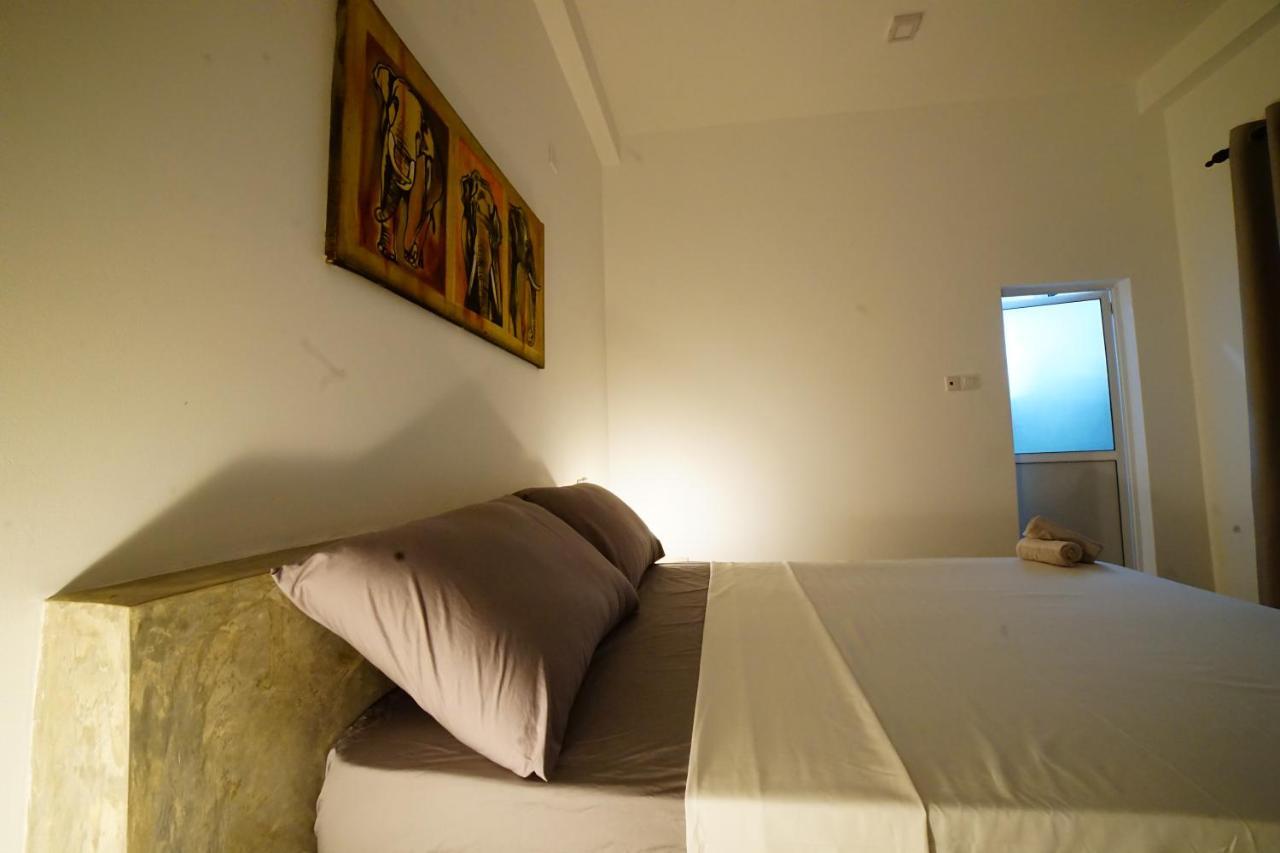 Island Life Hotel Негомбо Екстериор снимка